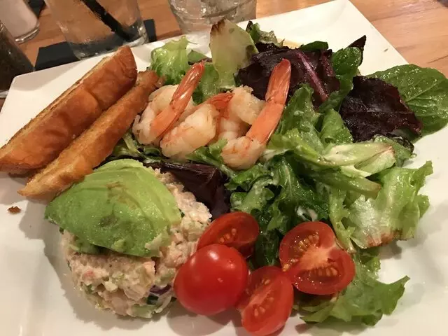 Avenues Bistro