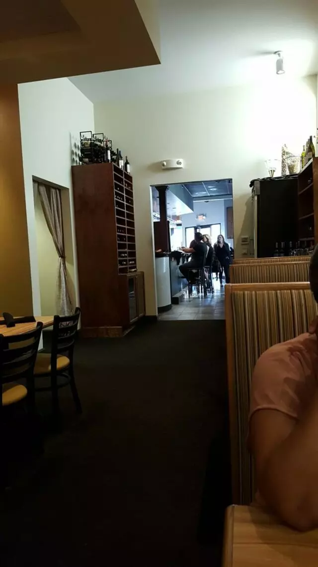 Avenues Bistro