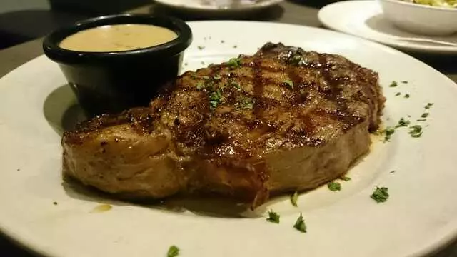 Avenues Bistro