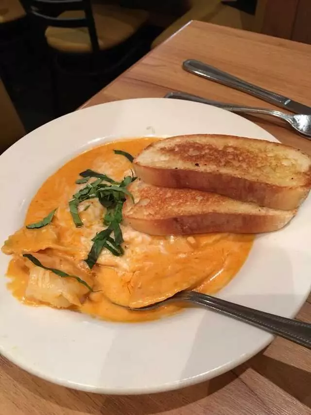 Avenues Bistro
