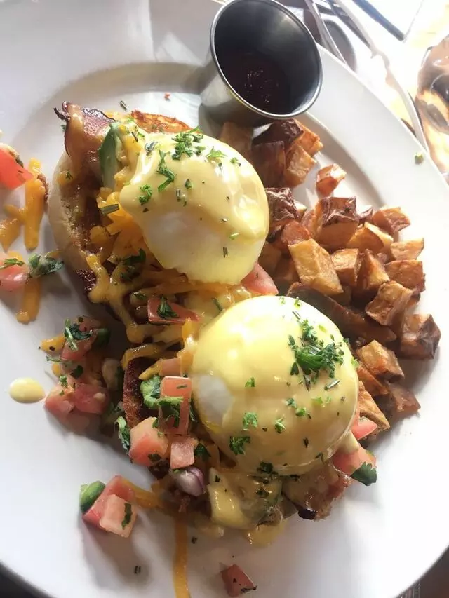 Avenues Bistro