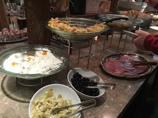 Avenues Bistro