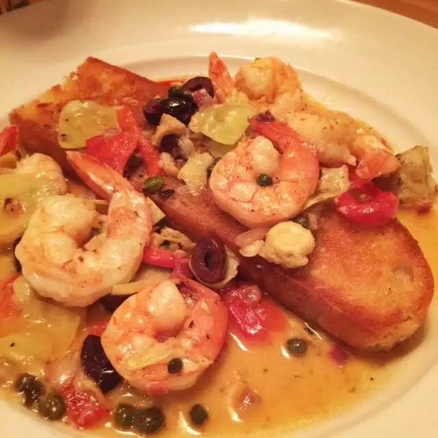 Avenues Bistro
