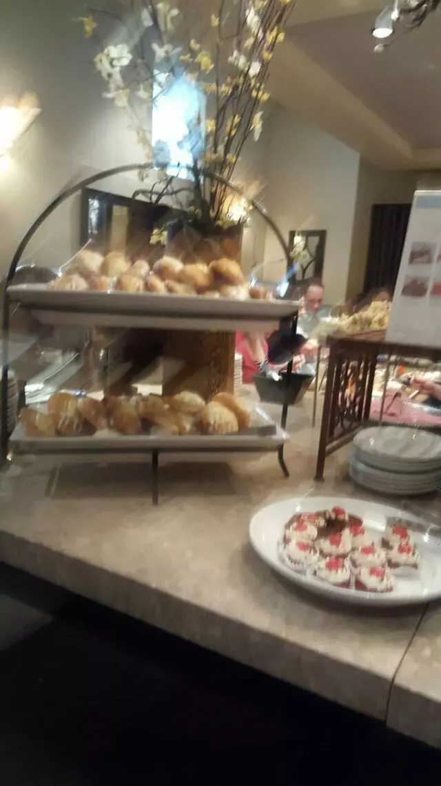 Avenues Bistro