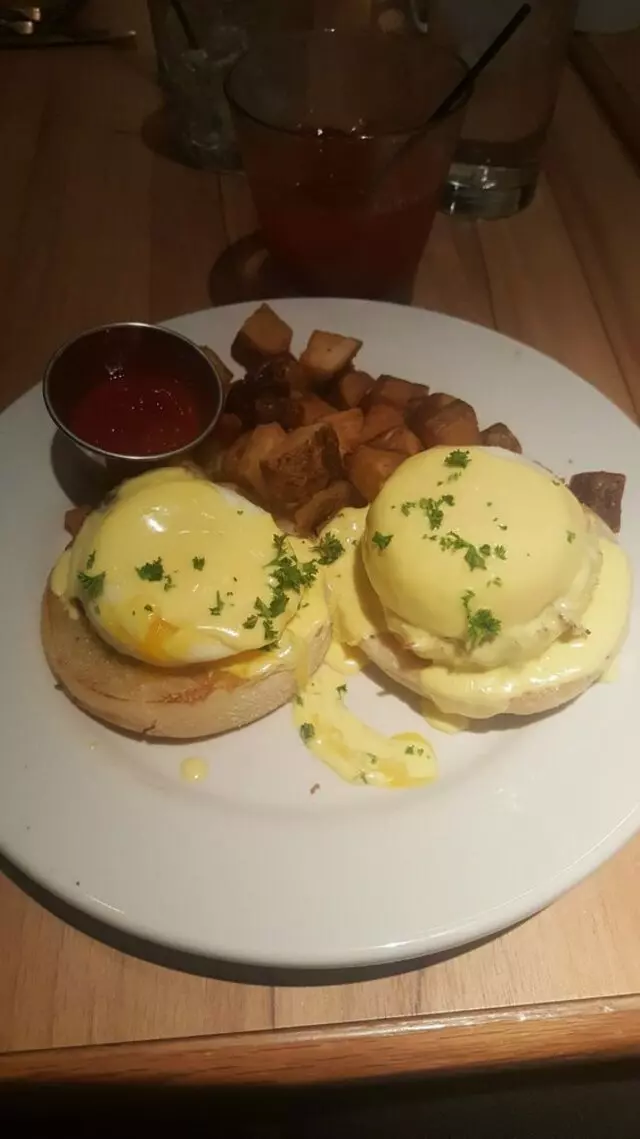 Avenues Bistro