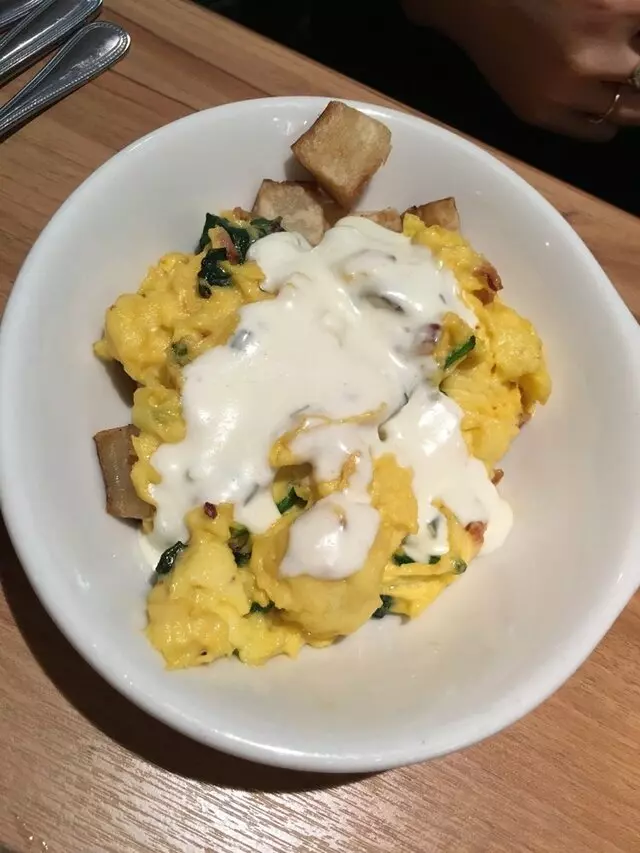 Avenues Bistro