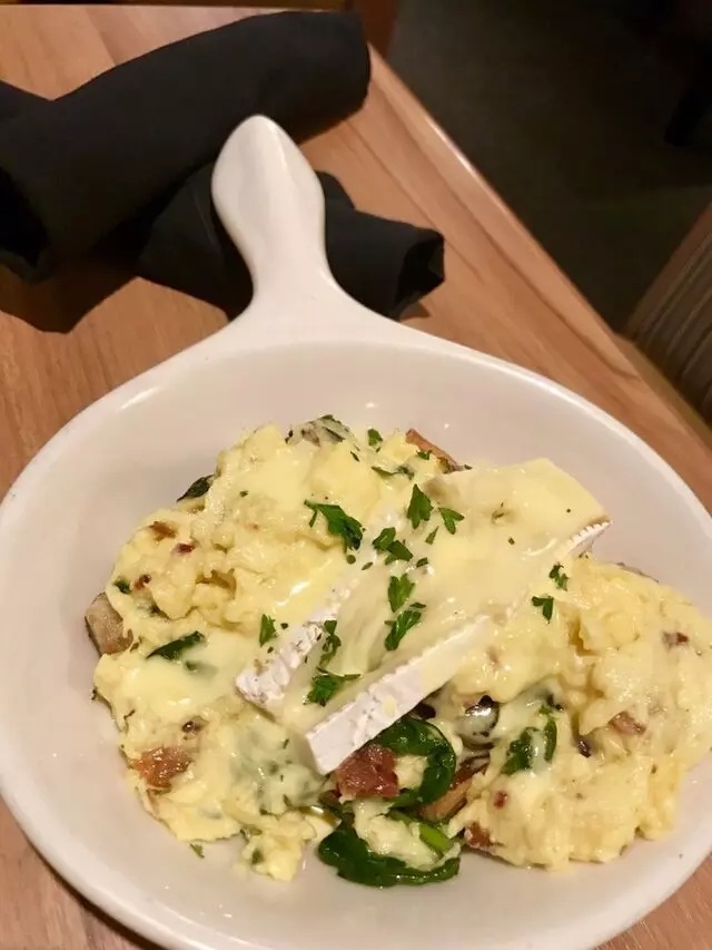 Avenues Bistro