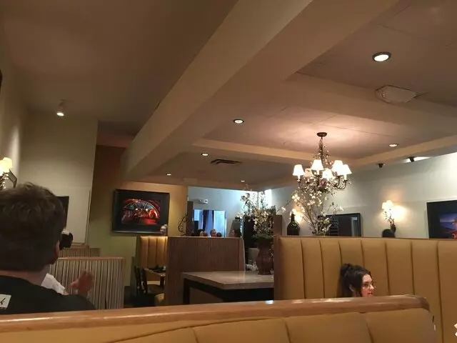 Avenues Bistro