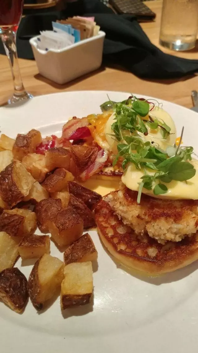 Avenues Bistro