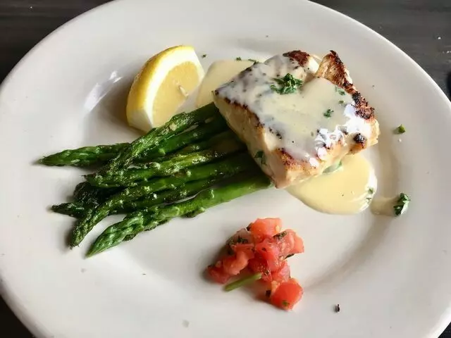 Avenues Bistro