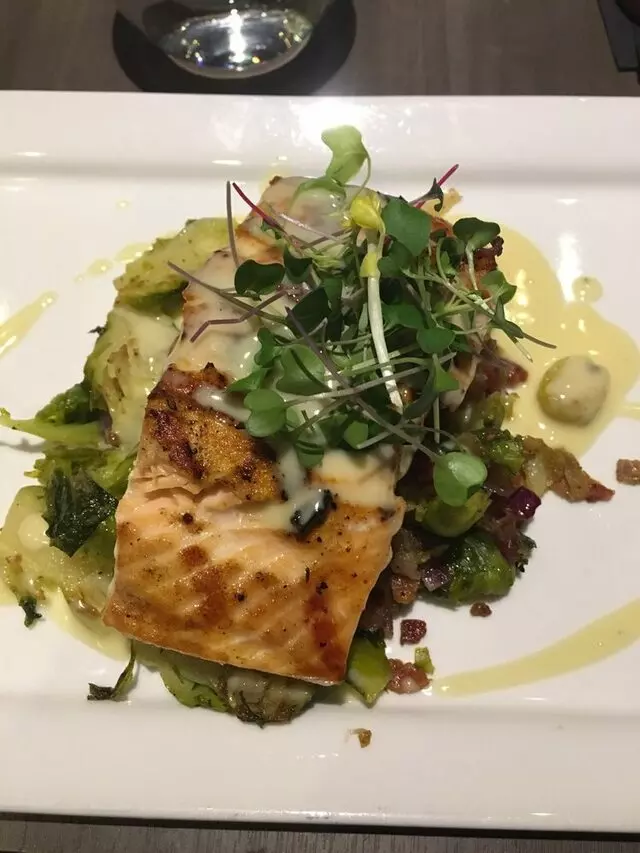 Avenues Bistro