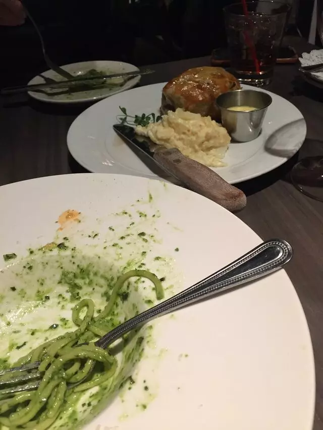 Avenues Bistro
