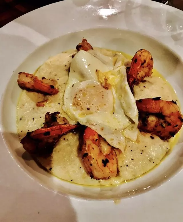 Avenues Bistro