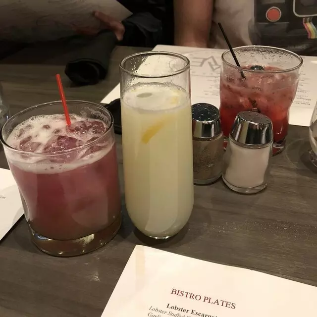 Avenues Bistro