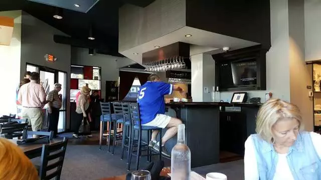 Avenues Bistro