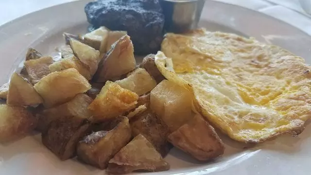 Avenues Bistro