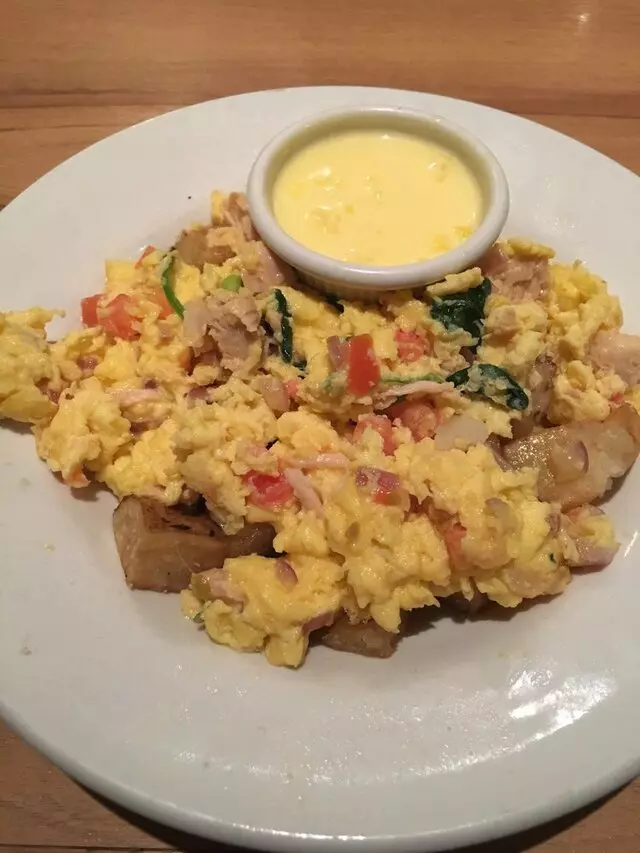 Avenues Bistro
