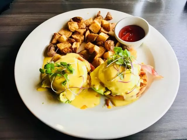 Avenues Bistro