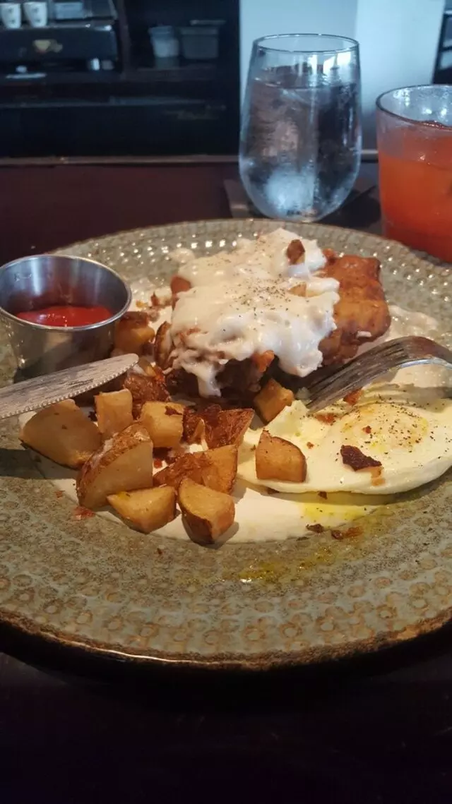 Avenues Bistro