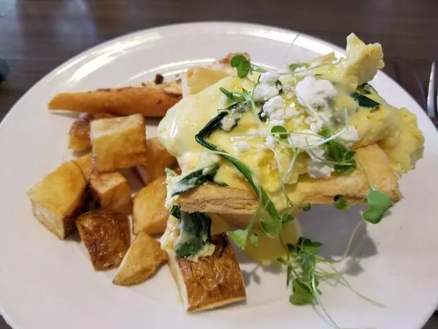Avenues Bistro