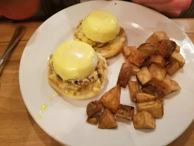 Avenues Bistro