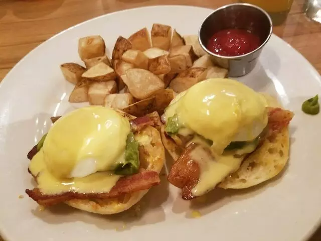 Avenues Bistro