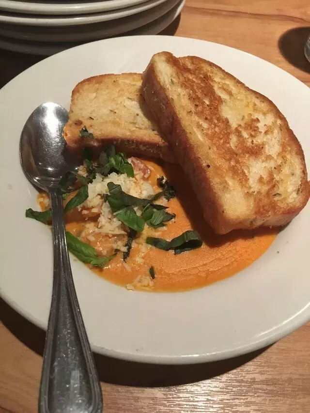 Avenues Bistro
