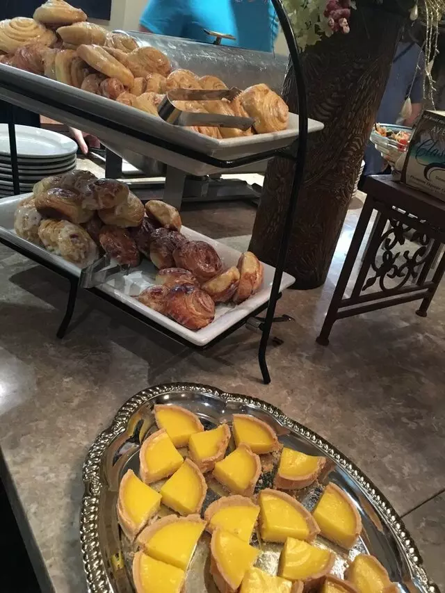 Avenues Bistro