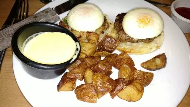 Avenues Bistro