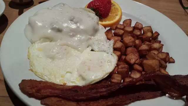 Avenues Bistro