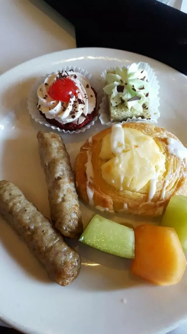 Avenues Bistro