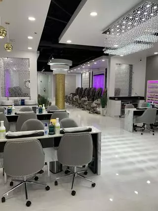 L'acqua Nails and Lashes