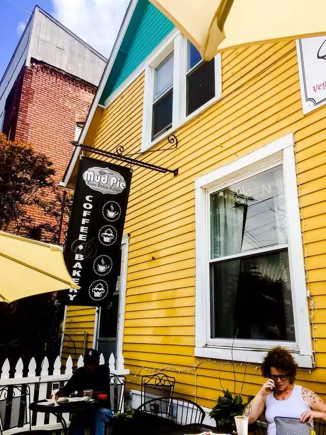 Mud Pie Vegan Bakery & Coffeehouse