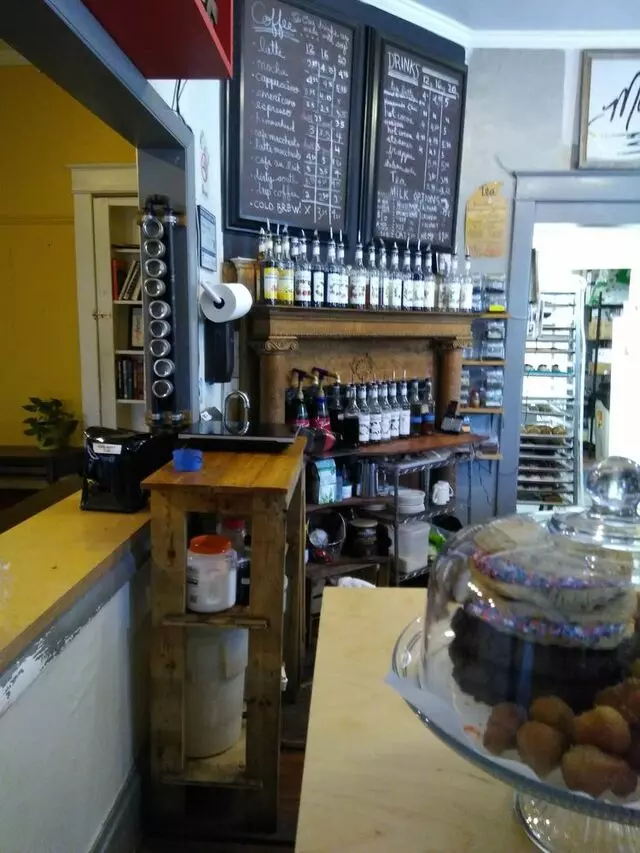Mud Pie Vegan Bakery & Coffeehouse