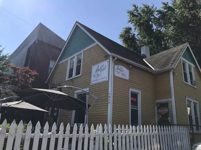 Mud Pie Vegan Bakery & Coffeehouse
