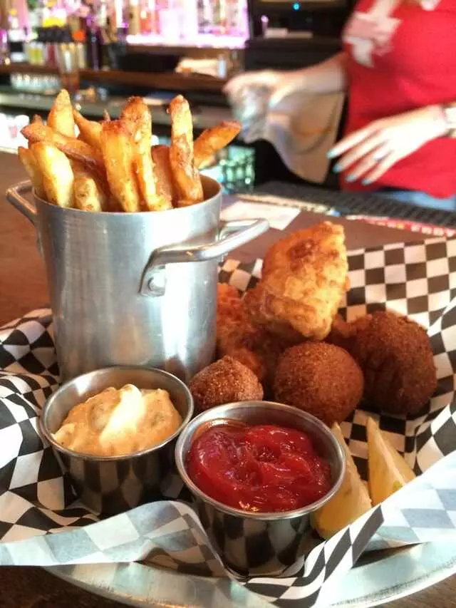 Hi Dive Lounge