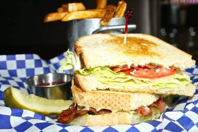 Hi Dive Lounge