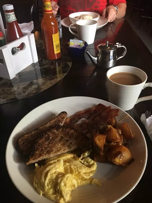 EJ’s Urban Eatery