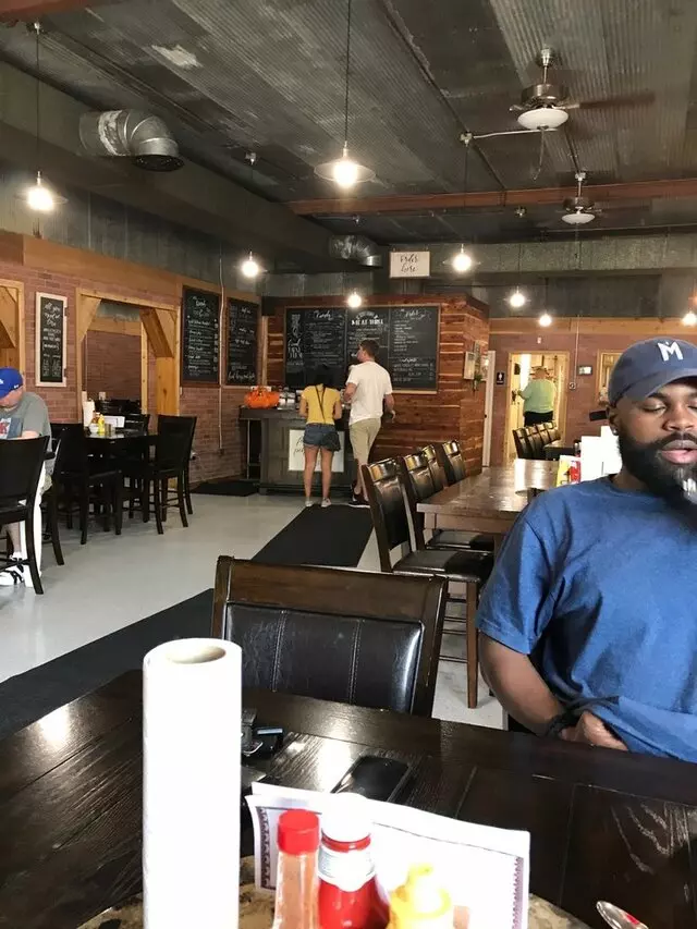 EJ’s Urban Eatery