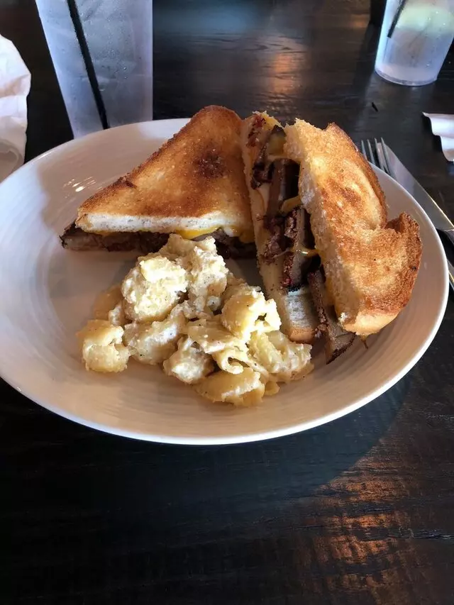 EJ’s Urban Eatery