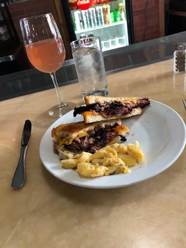 EJ’s Urban Eatery