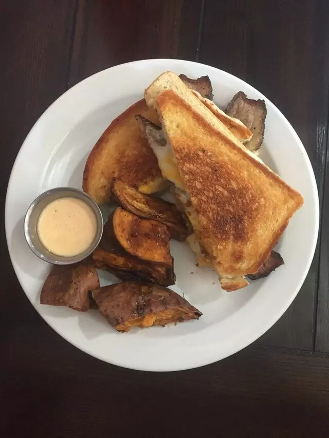EJ’s Urban Eatery