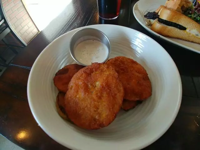 EJ’s Urban Eatery