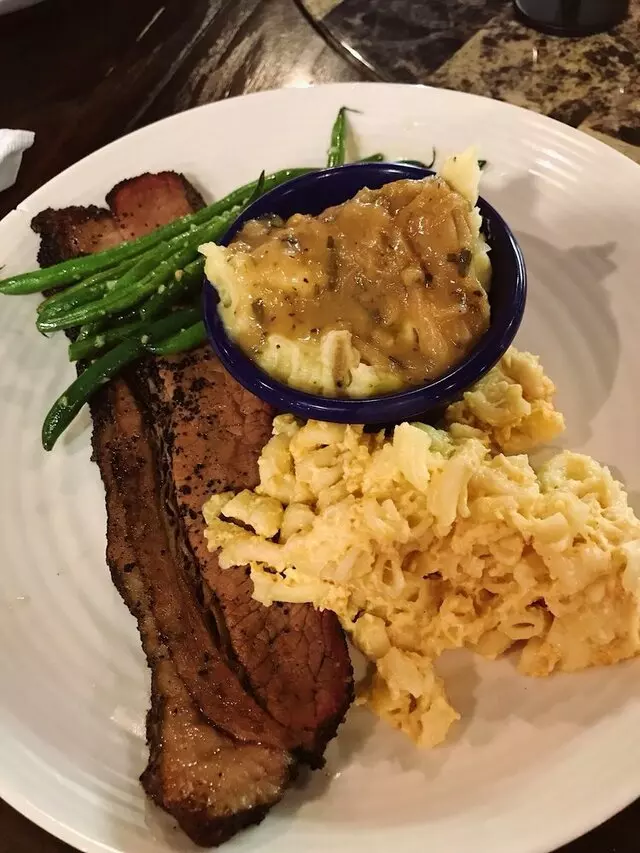 EJ’s Urban Eatery