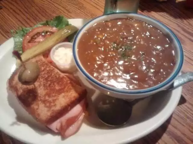 Chappell’s Restaurant & Sports Museum