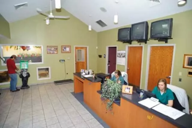Amity Woods Animal Hospital & Lodge