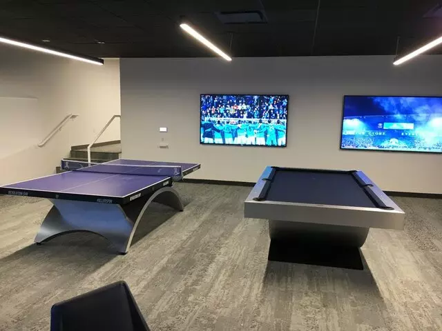 Action billiard service