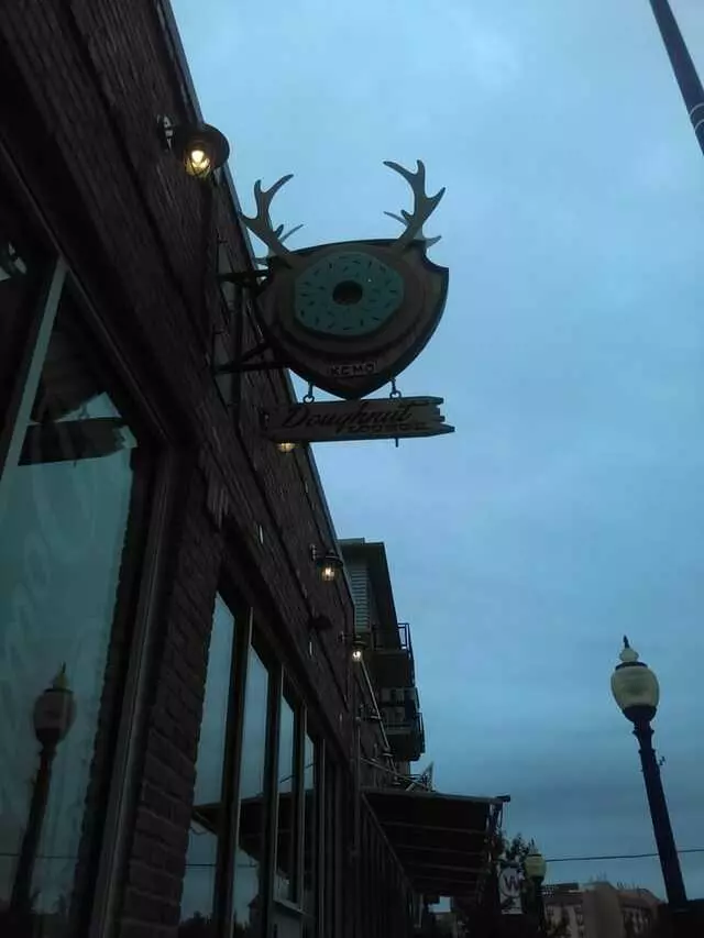 Doughnut Lounge