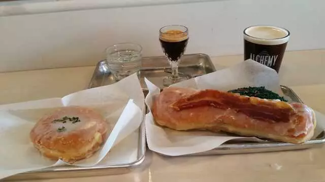 Doughnut Lounge