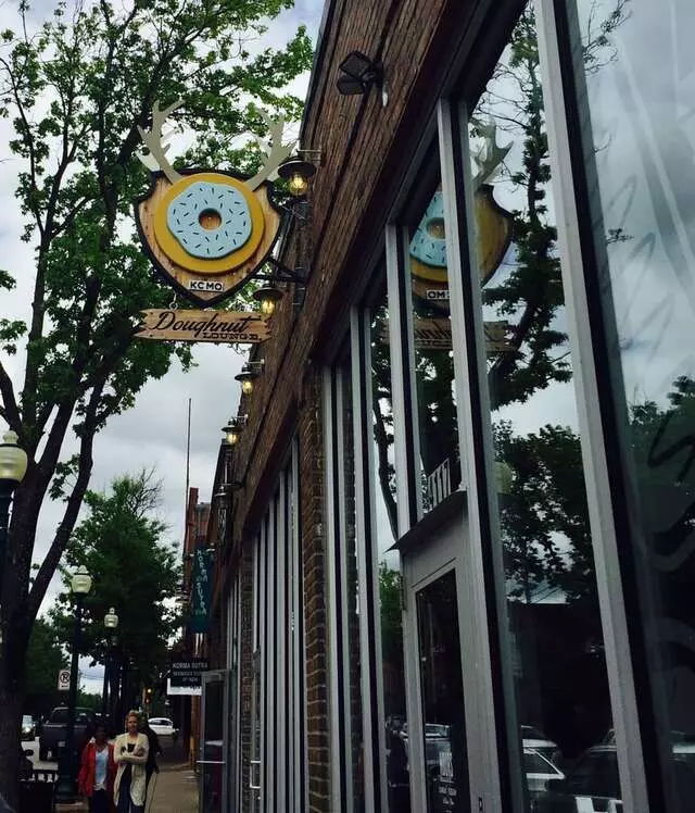 Doughnut Lounge